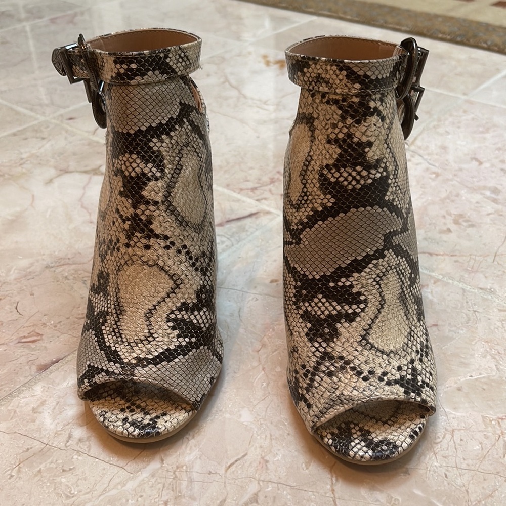 Heels - Picture 2 of 6
